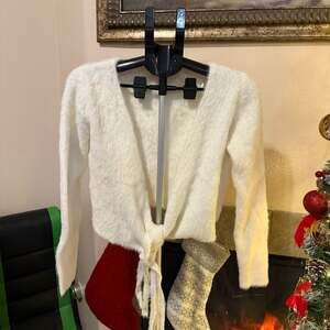 small white fuzzy stradivarius top, only worn a few...